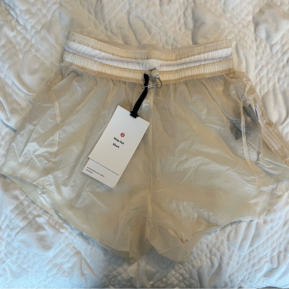 Lululemon Step Out Shorts - Picture 3 of 7